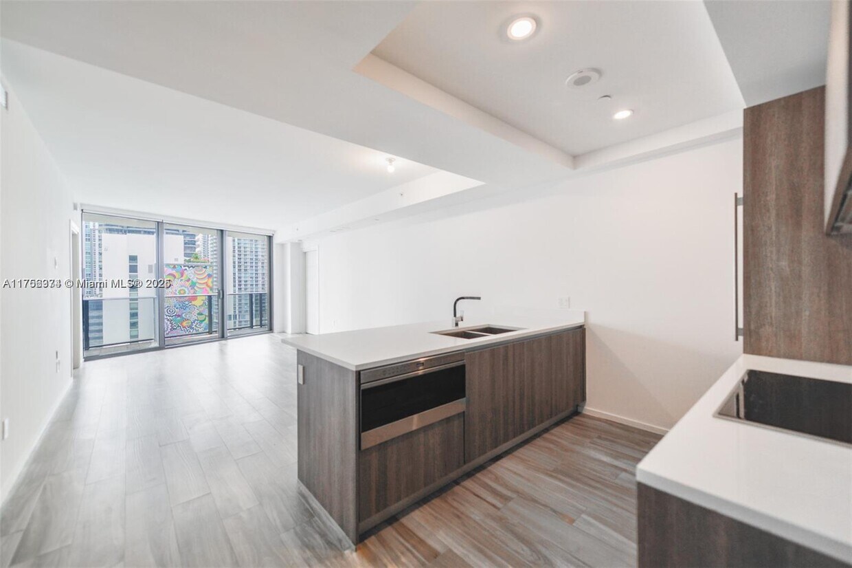 Foto principal - 801 S Miami Ave