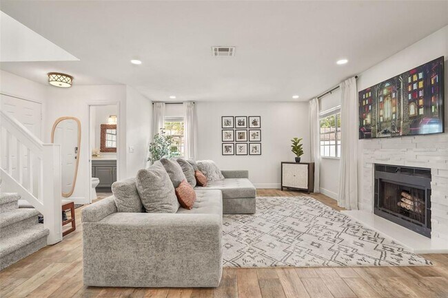 Foto del edificio - 1328 Landry Cir