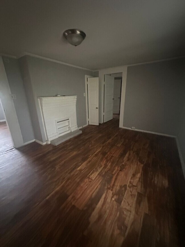 Foto del edificio - Charming 3 bedroom 1 bath with a huge workshop!