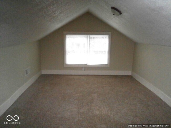 Building Photo - 324 W 41st St