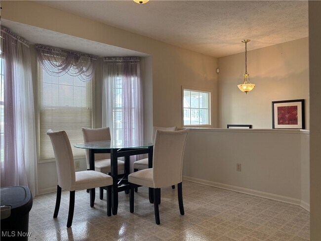 Foto del edificio - 1944 E 82nd St