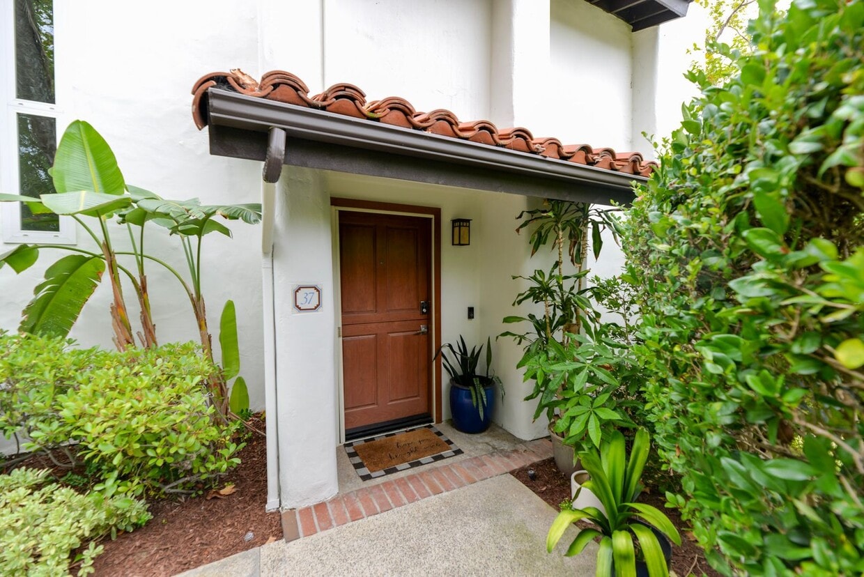 Foto principal - Fully Remodeled unit in the beautiful gate...