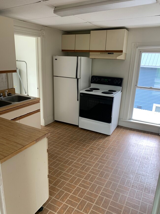 Kitchen - 7614 Collins St