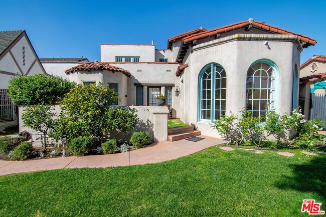 Building Photo - 131 S Martel Ave