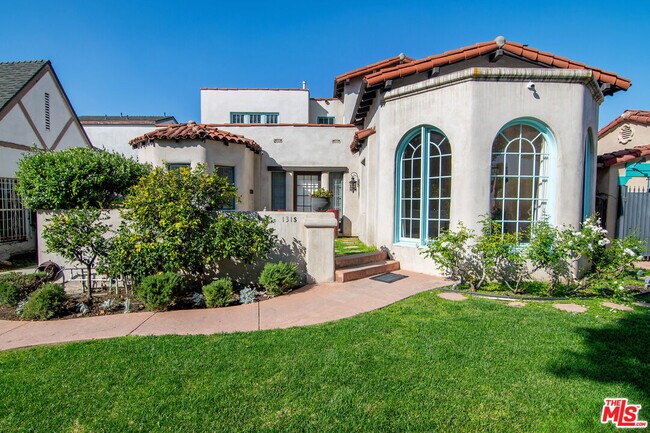 Foto del edificio - 131 S Martel Ave