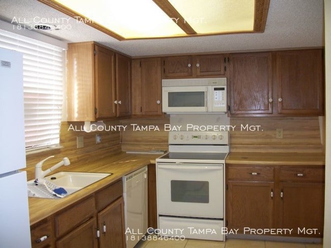 Building Photo - 3401 Sunrise Villas Ct N