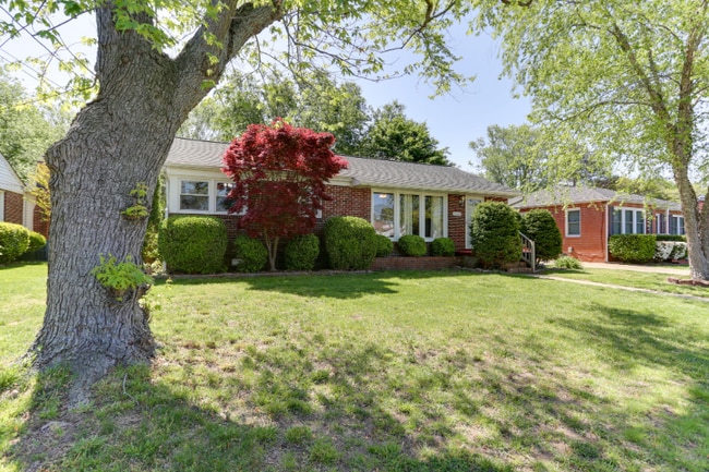 Building Photo - 1516 Denton Dr