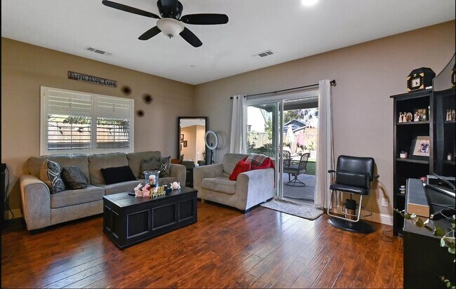 Foto del edificio - 759 Cooper Ave