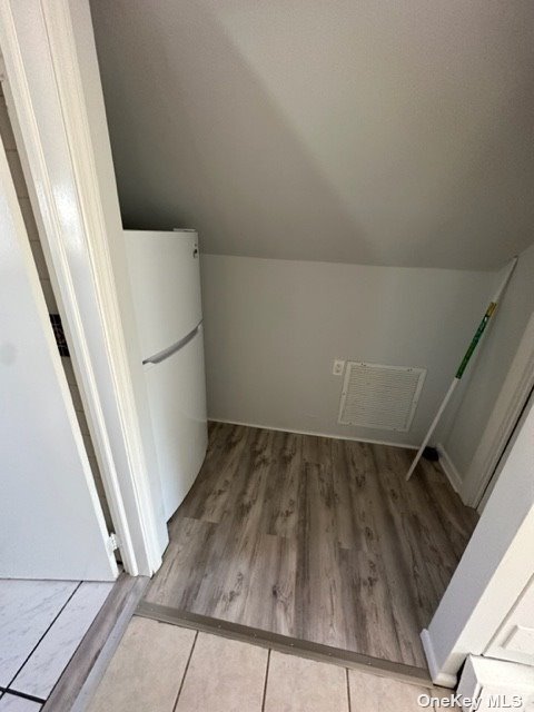 Building Photo - 3 Maple Pl