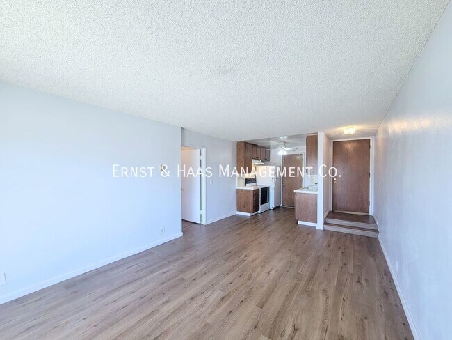 Building Photo - Lovely 1 Bedroom Condo in Prime Bixby Knol...