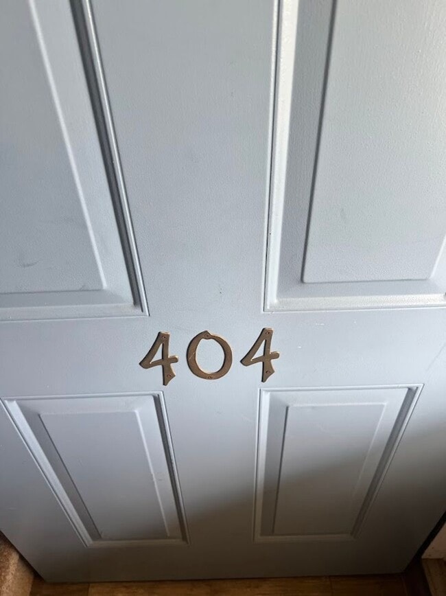 Building Photo - 404 Peters Way