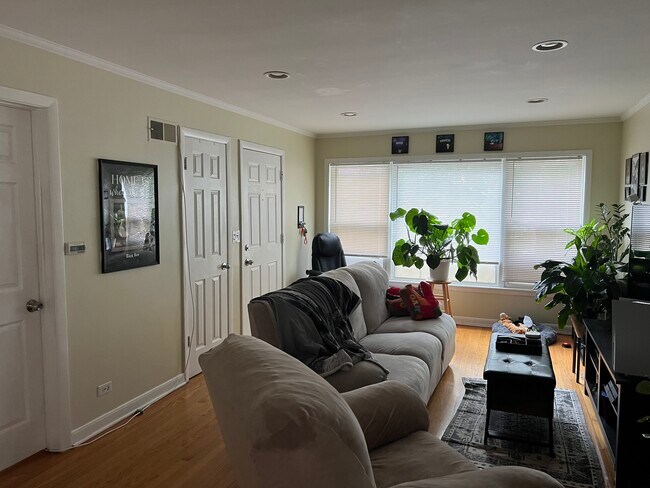 Building Photo - 6087 N Sauganash Ave