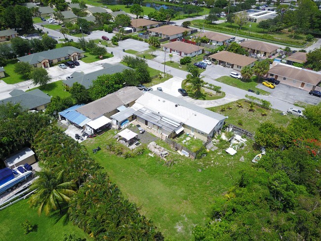 Building Photo - 1975 Palm Acres Dr