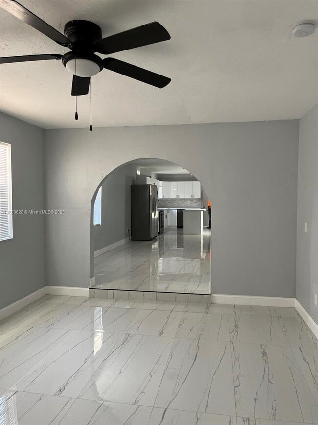 Building Photo - 3 bedroom in Miami FL 33142