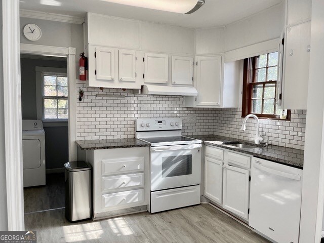 Foto del edificio - 3044 E Point St