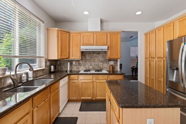 Foto del edificio - Beautiful Four Bedroom in Folsom