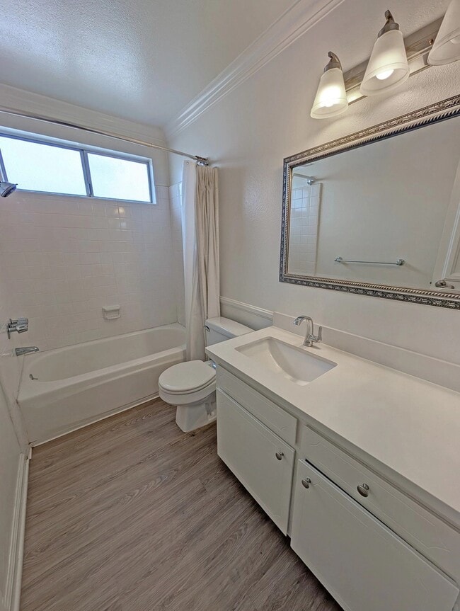 Building Photo - 1335 S Carmelina Ave