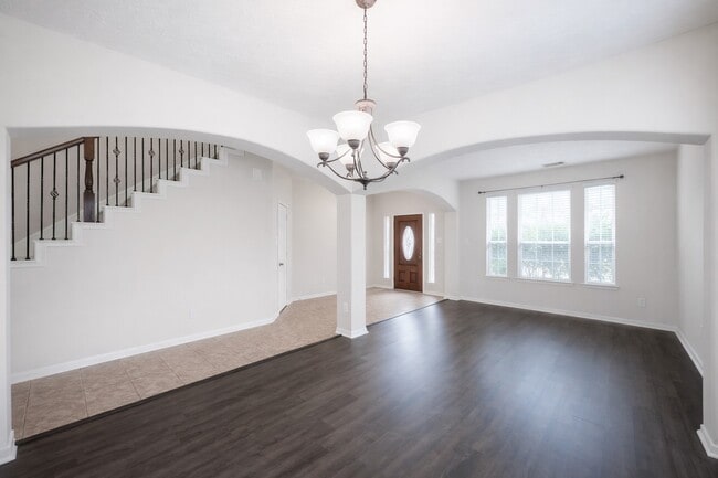 Building Photo - 16906 Langham Heights Ln