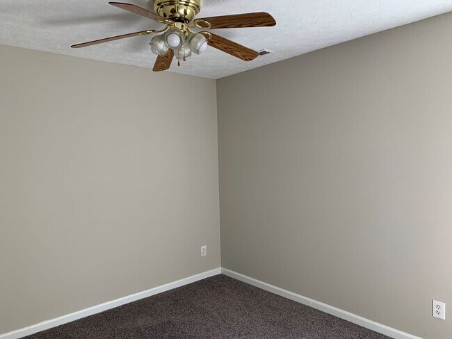 Foto del edificio - 413 Three Creeks Ct