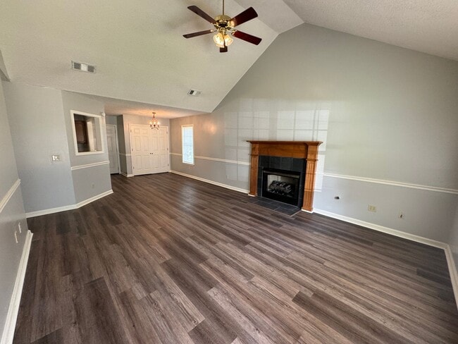 Building Photo - 3BR/3BA For Rent