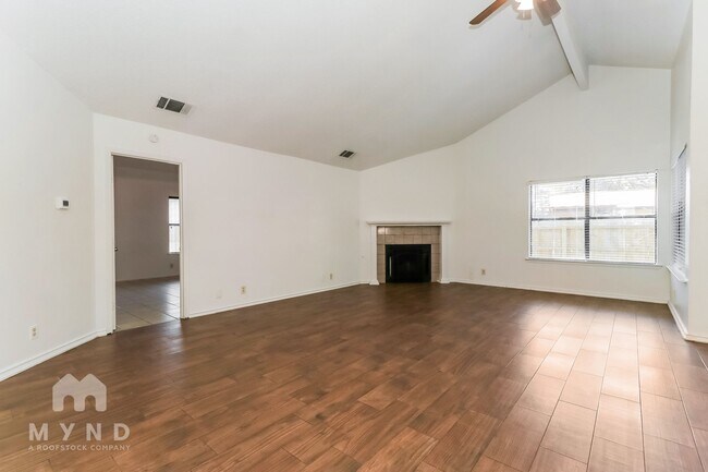 Building Photo - 1107 Peach Tree Cove