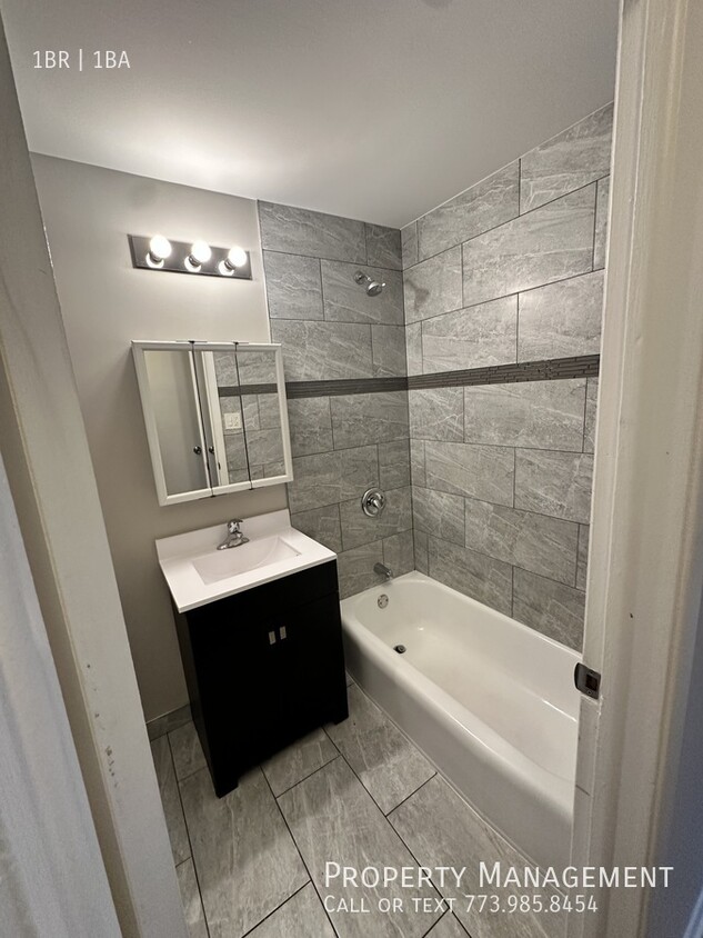 Primary Photo - Large Corner Unit Remodeled Apartment in Q...