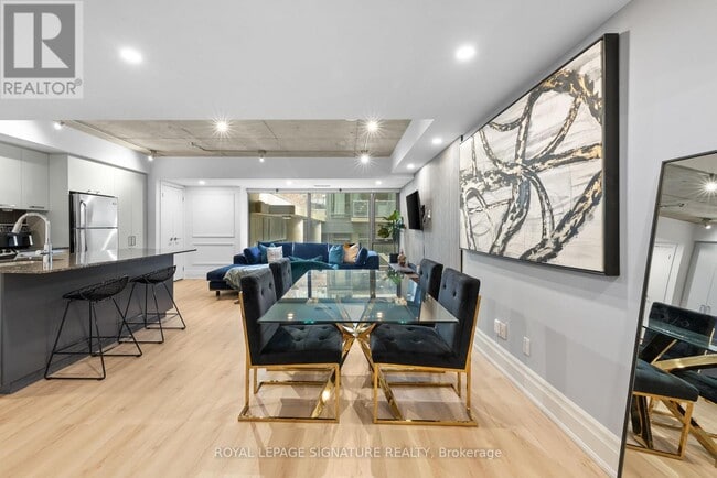 Building Photo - 95 Bathurst St