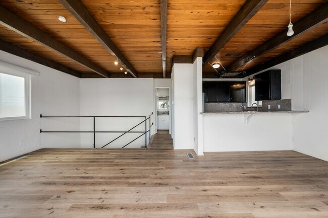 Building Photo - 232 33rd St