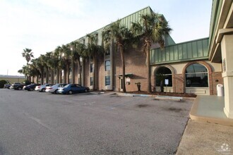 Building Photo - 224 E Garden St