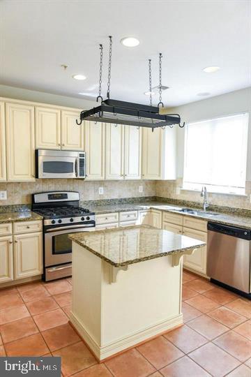 Building Photo - 23378 Dahlia Cir
