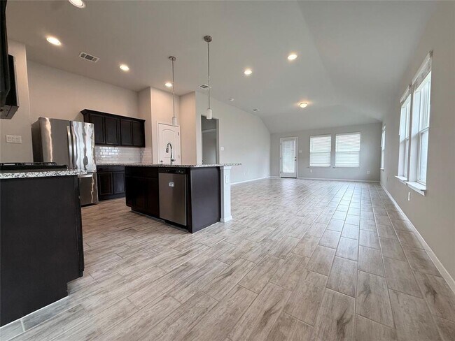 Building Photo - 120 Trailside Ln