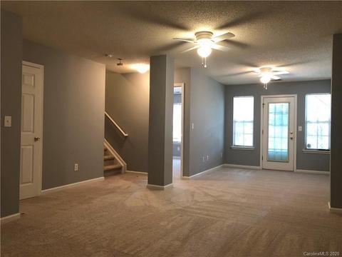 Foto del edificio - 8791 Robinson Forest Dr