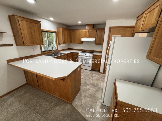Building Photo - 4403 SE Logus Rd