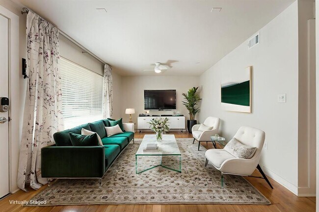 Foto del edificio - 2200 Dickson Dr