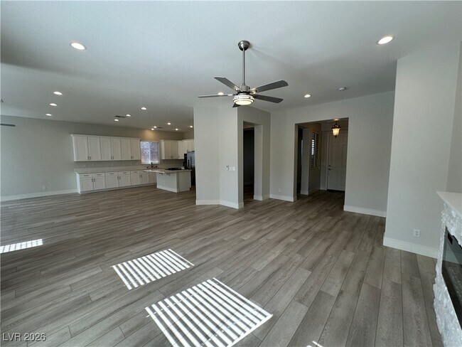 Building Photo - 10447 Garden Rose Dr