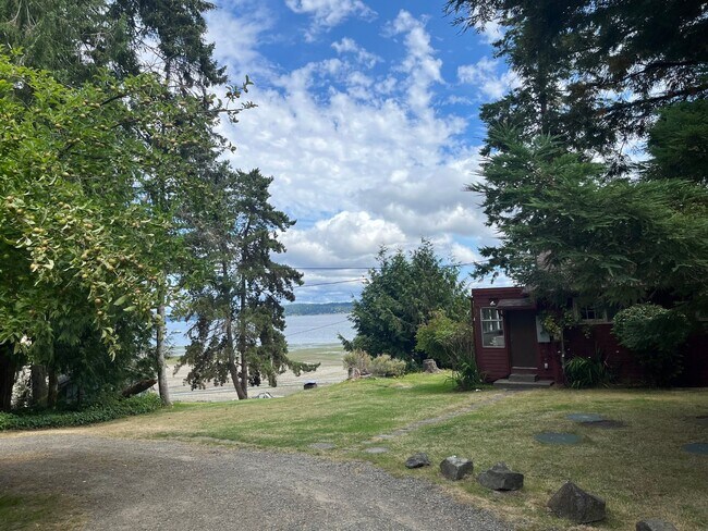 Foto del edificio - 7620 Andrews Beach Rd NE