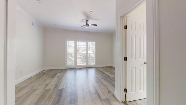 Building Photo - 5522 Sierra Vista Ave