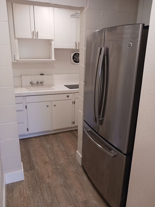Foto del edificio - 2 Bedroom Available July 1st Located in Central Davis