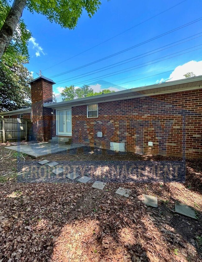 Foto del edificio - 3 bedroom ranch-style home in Downtown Cle...