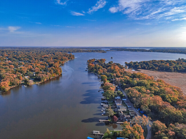 Building Photo - 1304 River Terrace Dr