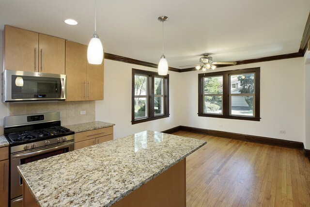 Building Photo - 2427 Birchwood Ln