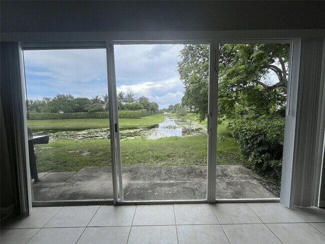 Foto del edificio - 8969 NW 38th Dr
