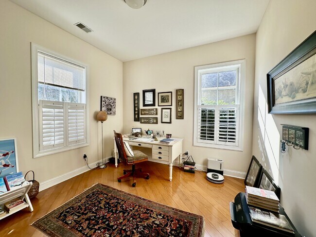 Foto del edificio - Beautifully Maintained Three Bedroom Home in the Exclusive Hampton Hall Gated Community!