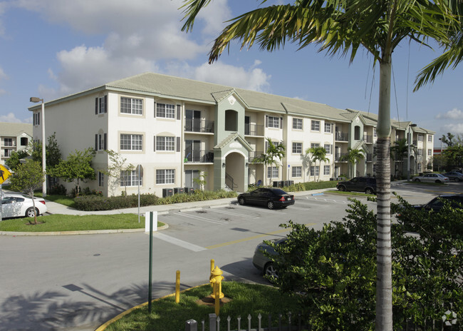 Exterior Photo - Valencia Pointe