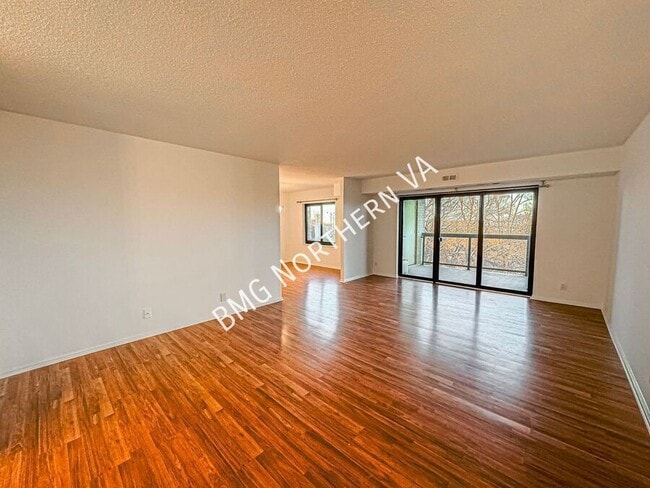 Building Photo - 309 Yoakum Pkwy