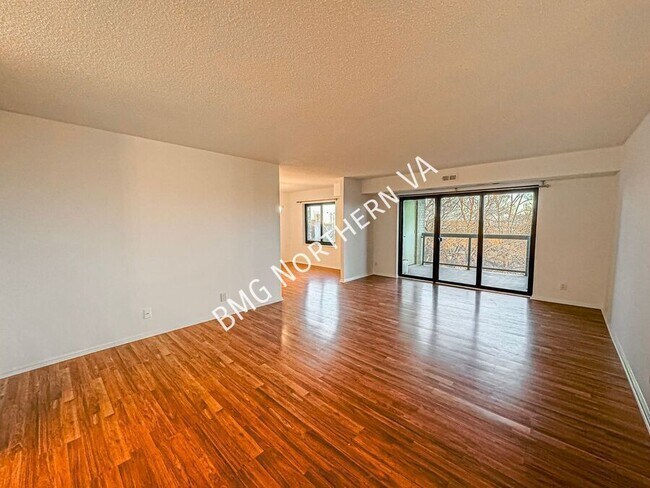 Foto del edificio - 309 Yoakum Pkwy