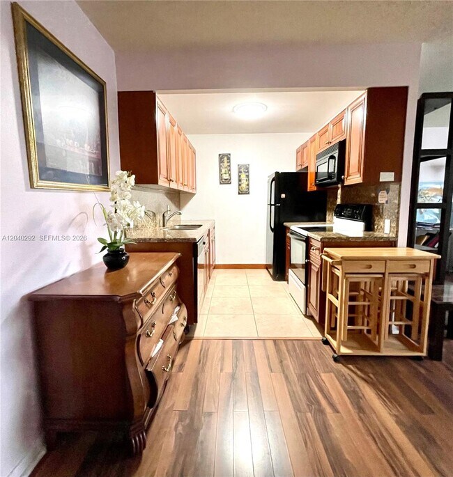 Foto del edificio - 4031 Harwood D