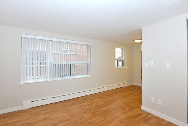 Building Photo - 263 Russell Hill Rd