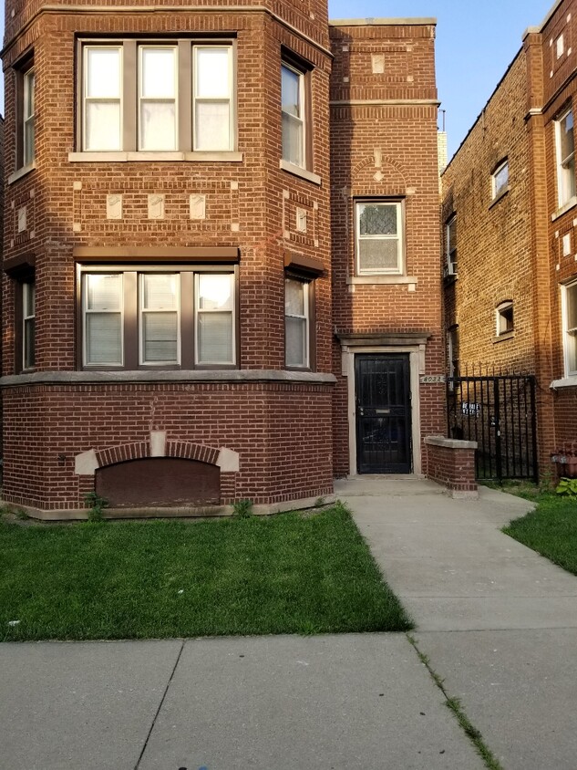 Primary Photo - 8033 S Marshfield Ave