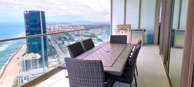 Foto del edificio - 18975 Collins Ave